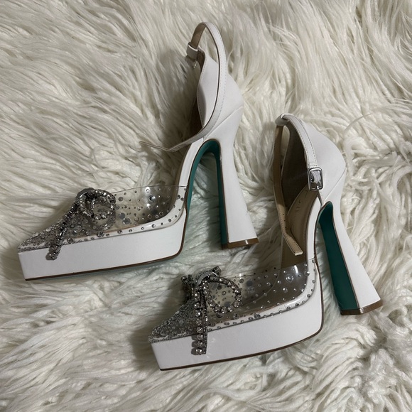 Betsy Johnson Women’s Cher Platform Pump Pointed Toe - Picture 3 of 8